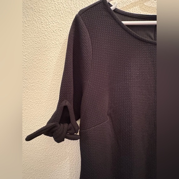 NWT Women’s Motherhood Maternity Bodycon Pleated Dress with Bow Sleeve & Keyhole - Picture 2 of 4